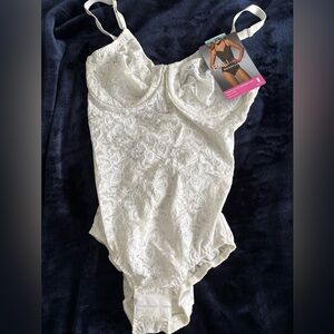 New w Tags Bali Body Briefer 36 C